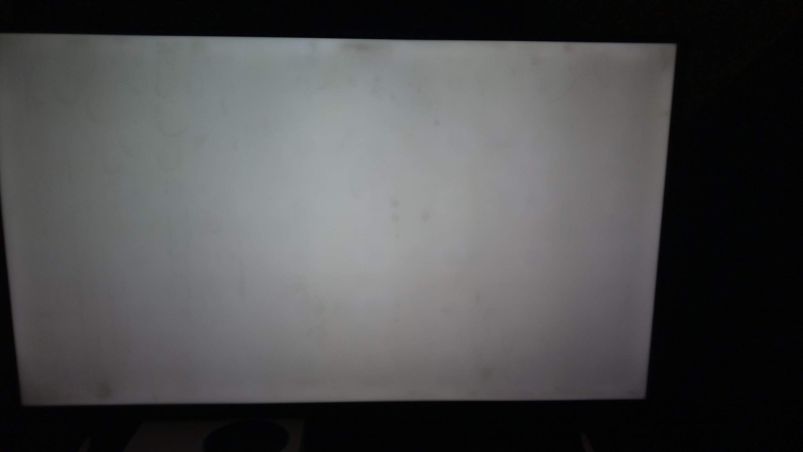 Bei hellem Bild auf Fernseher Dunkle Flecken? (Technik)