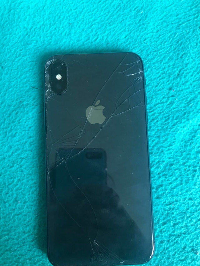 Bei meinem iPhone X Ist das Glas auf der Rückseite kaputt