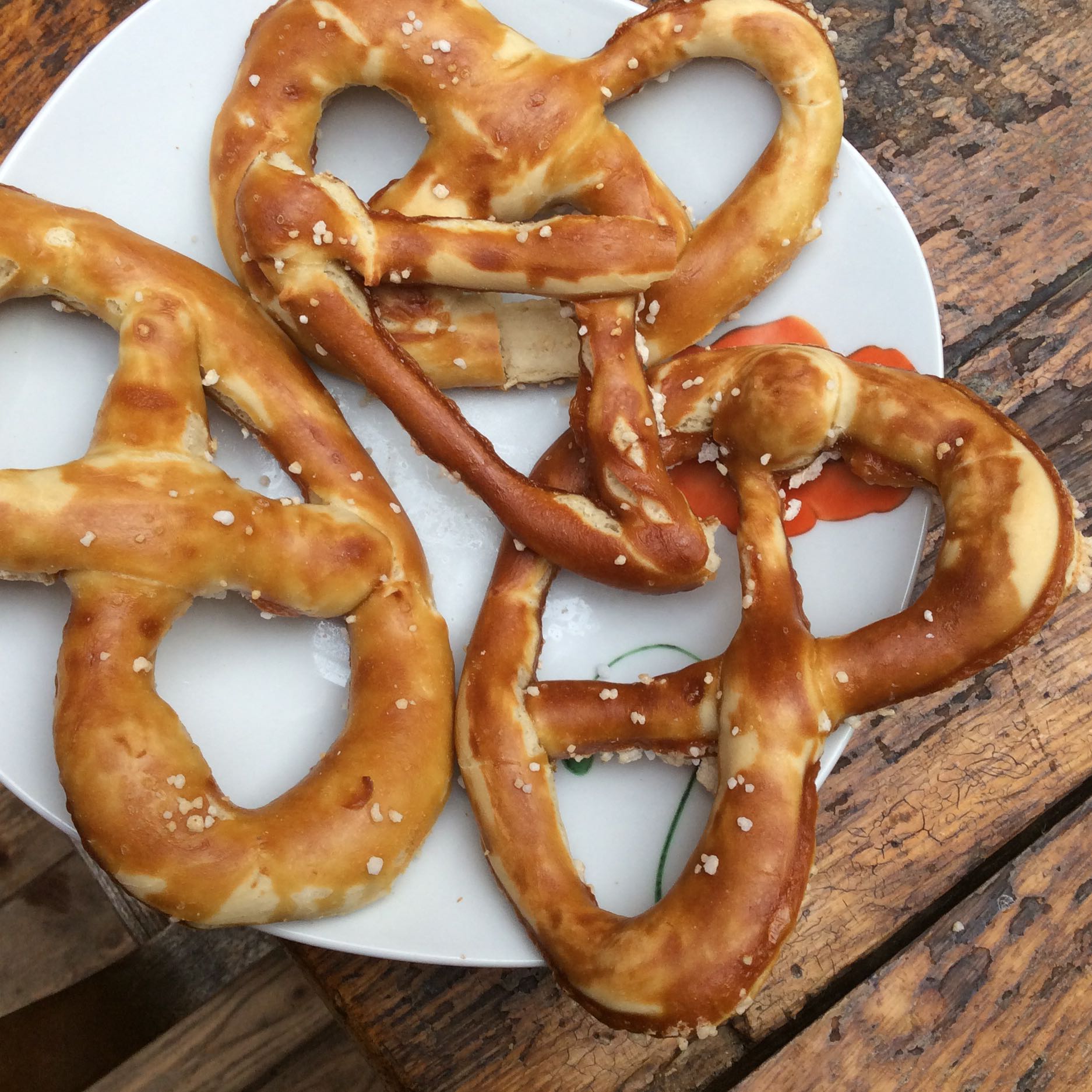 Beim backen von Brezeln habe ich Probleme (Haushalt, kochen, Brezel) Beim backen von Brezeln habe ich Probleme (Haushalt, kochen, Brezel)