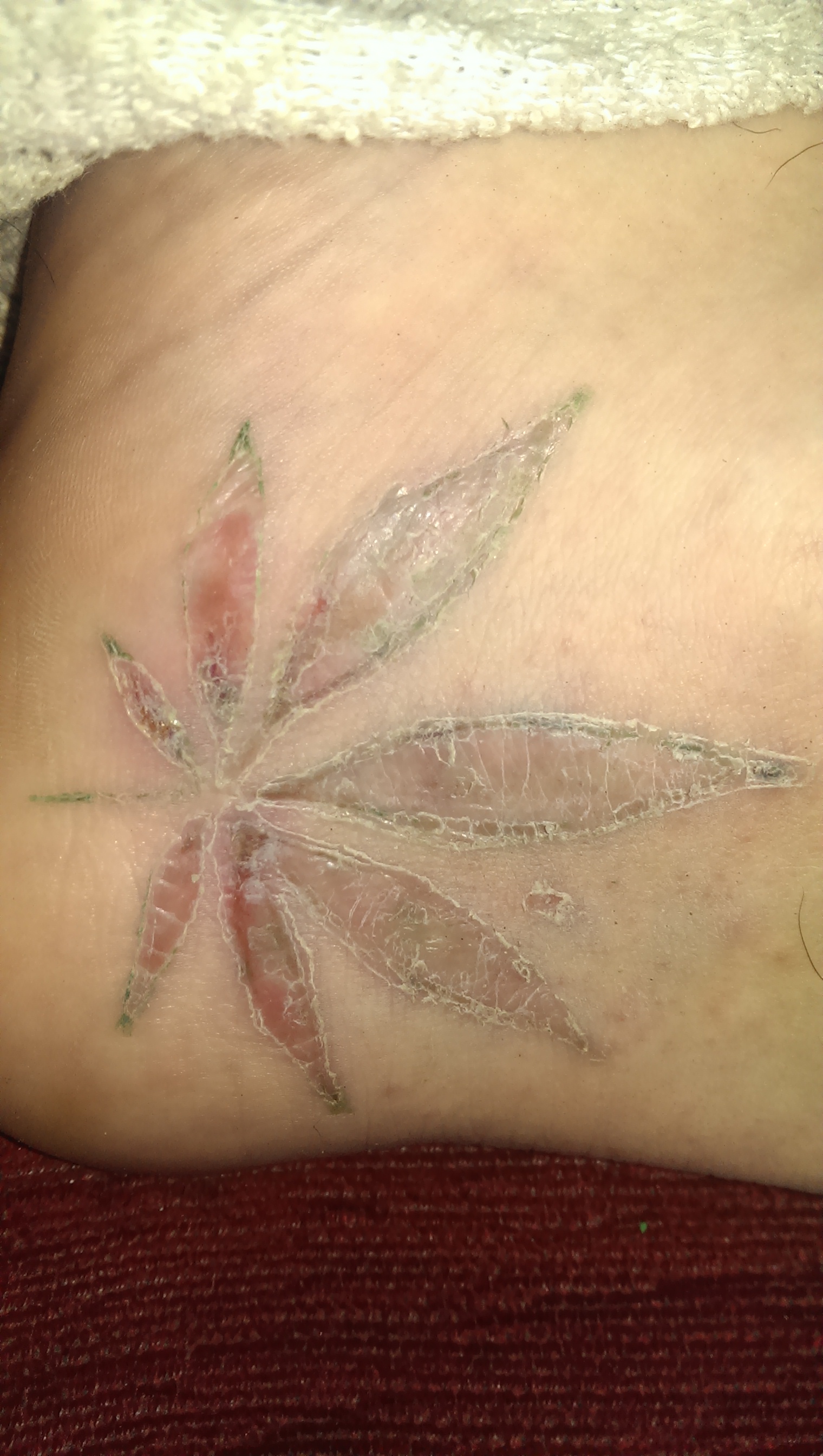 Beim Tattoo am Fuß kann ich die Komplette Farbe abziehen