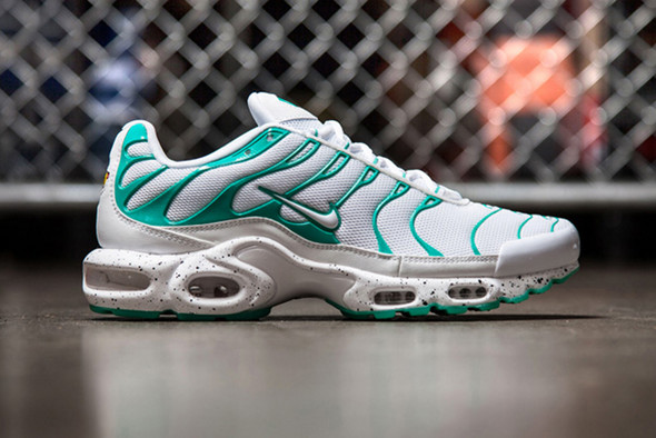 Bekommt man den Nike Air Max Plus Mint noch irgendwo? (Mode, Kleidung