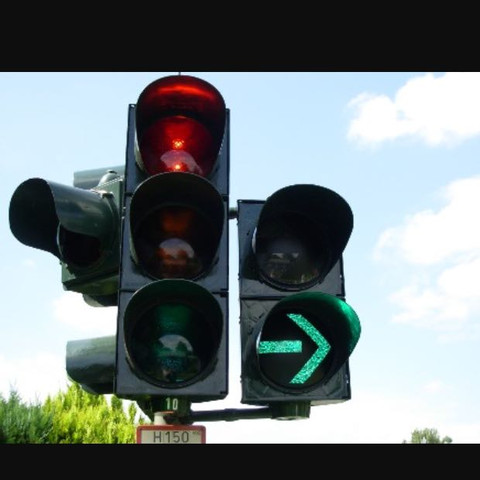 Bekommt Man Eine Strafe Wenn Man Bei Einem Ampel Mit Grun Pfeil Stehen Bleibt Auto