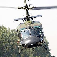 Die Linien sind hauptsächlich rechts und links der Turbine nach vorne verlaufend - (Bundeswehr, Helikopter, Hubschrauber)