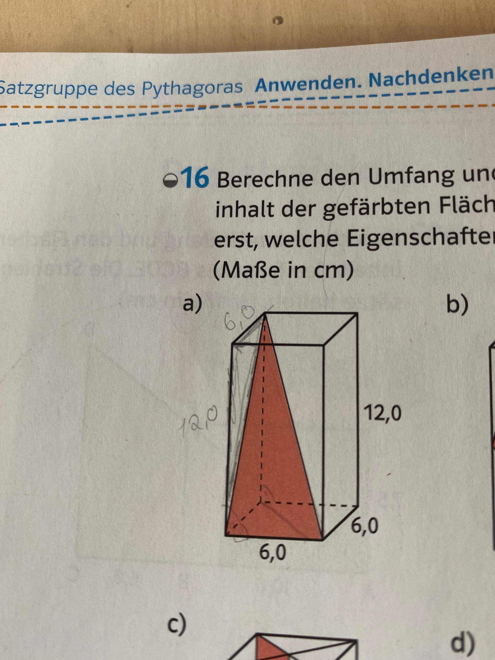 Berechne den Umfang und den Flächeninhalt der gefärbten Fläche.Überlege