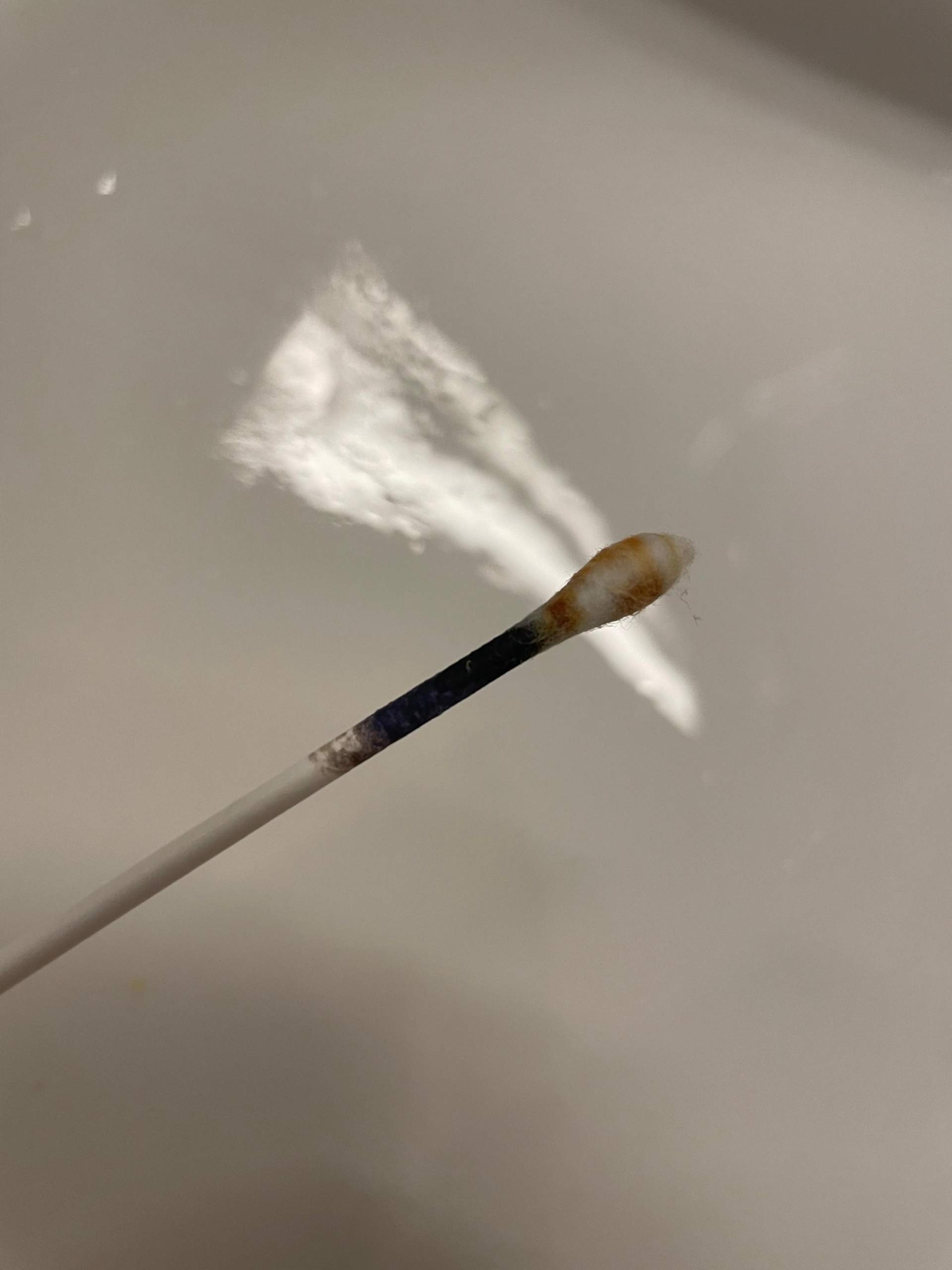 Betaisodona färbt Wattestäbchen schwarz? (Reaktion, Jod)