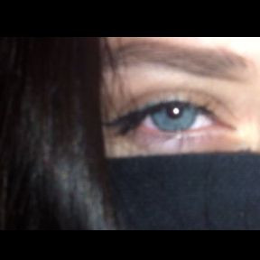 Betohnen Dunkle Haare Blaue Augen Wirklich Dunkel Hell