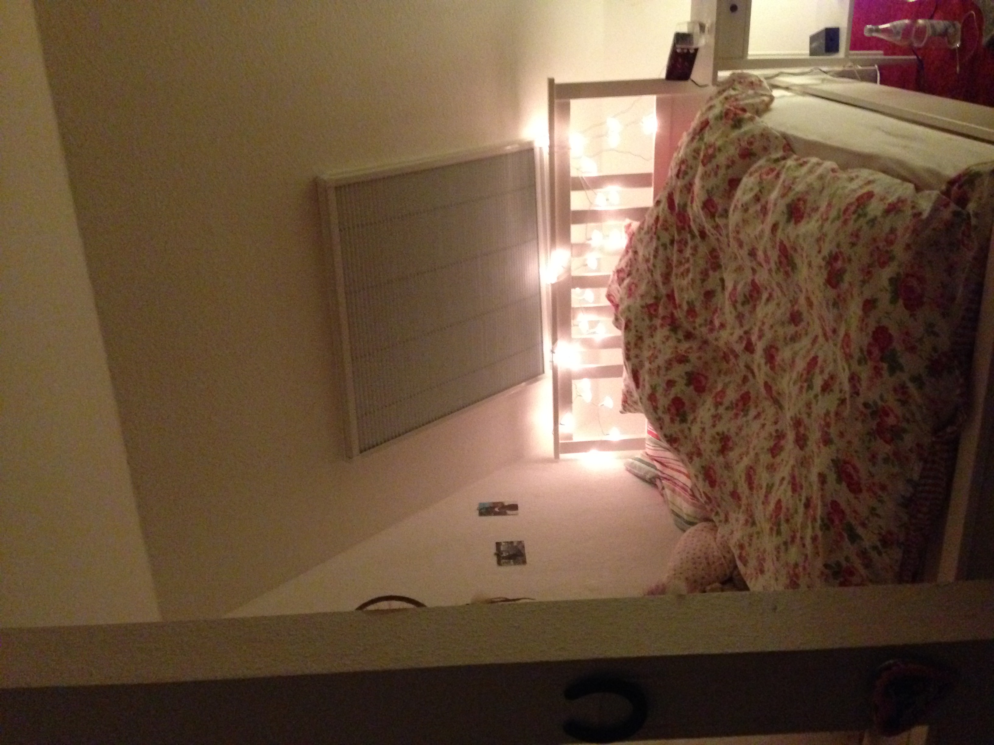 Wie kann ich einen Betthimmel/Baldachin an schräger Wand anbringen