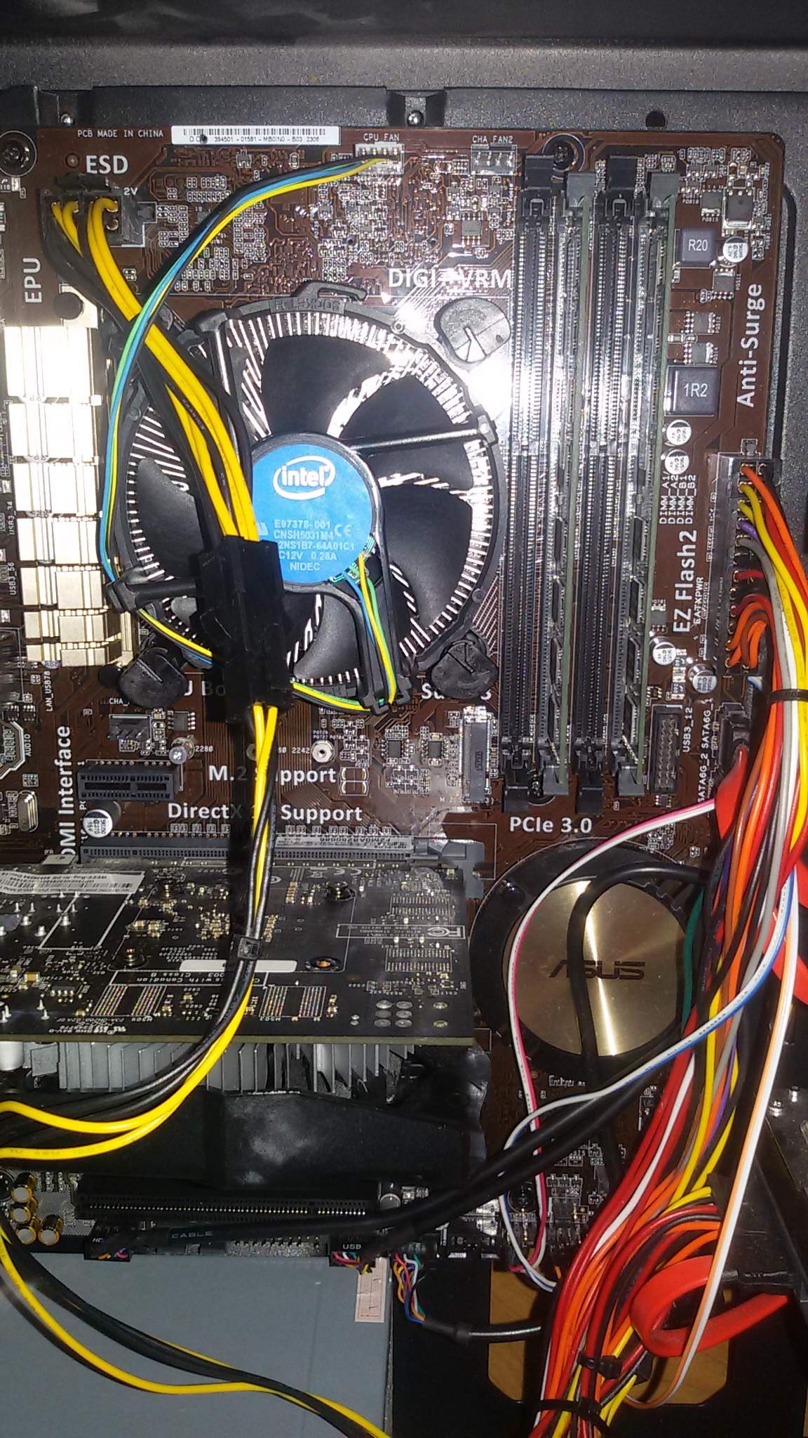 Bildschirm bleibt schwarz nach mainboard und cpu tausch? ? (Computer ...
