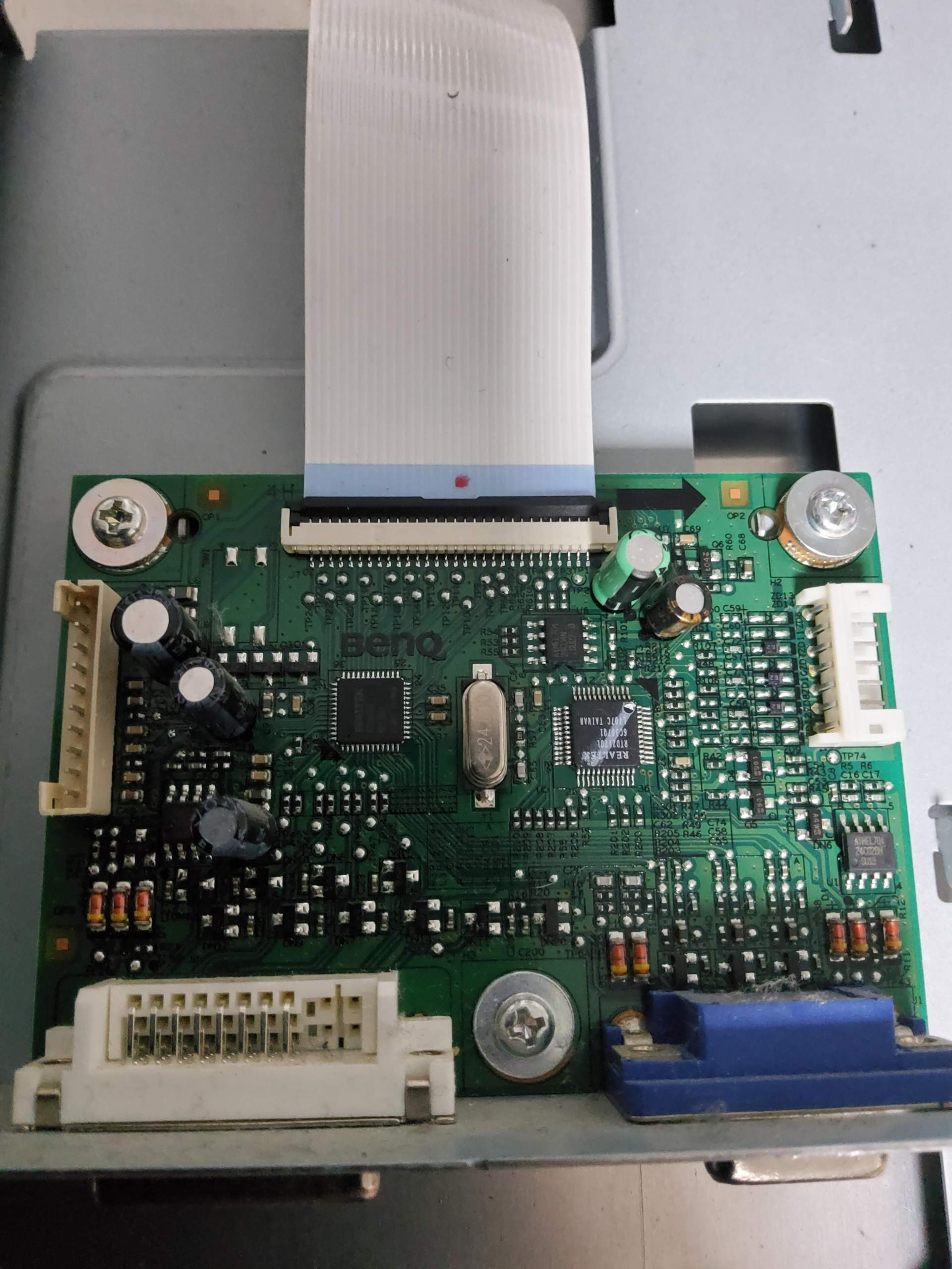 Bildschirm geht kurz an zeigt Bild und dann wieder aus? (PC, Handy, Physik)