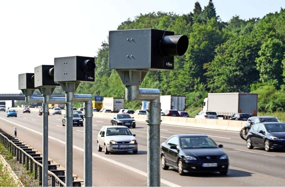 Blitzen diese Blitzer ohne Blitzlicht? (Technik, Auto, Auto und Motorrad)