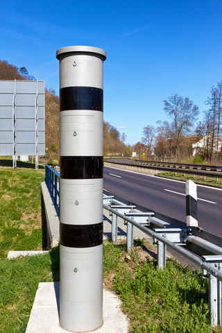 Blitzreichweite Eines Blitzers Wie Weit Weg Von Meinem Auto Kann Ein Saulenblitzer Ein Foto Aufnehmen Auto Und Motorrad Blitzer