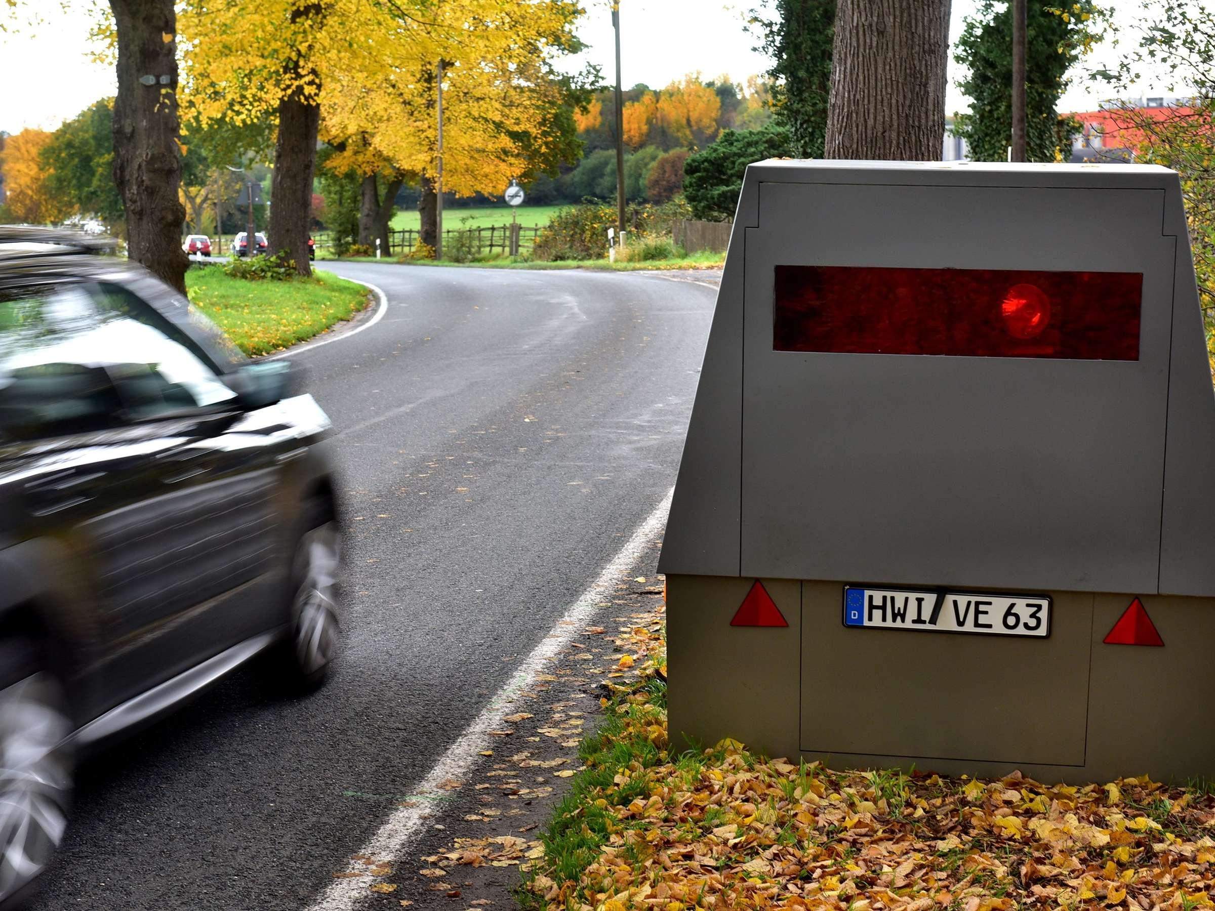 Ab Wieviel Kmh Blitzt Ein Blitzer Blitzt Blitzer direkt oder misst er erstmal? (Auto, Polizei, Führerschein)