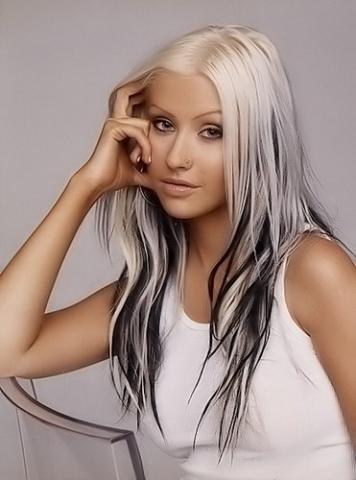 Dunklen strähnchen blonde haare mit Grau Strähnen