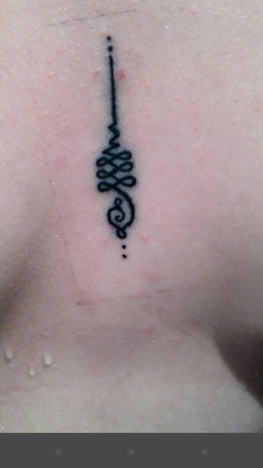 Blowout Tattoo zwischen der Brust Geht das wieder weg? Es ist mein