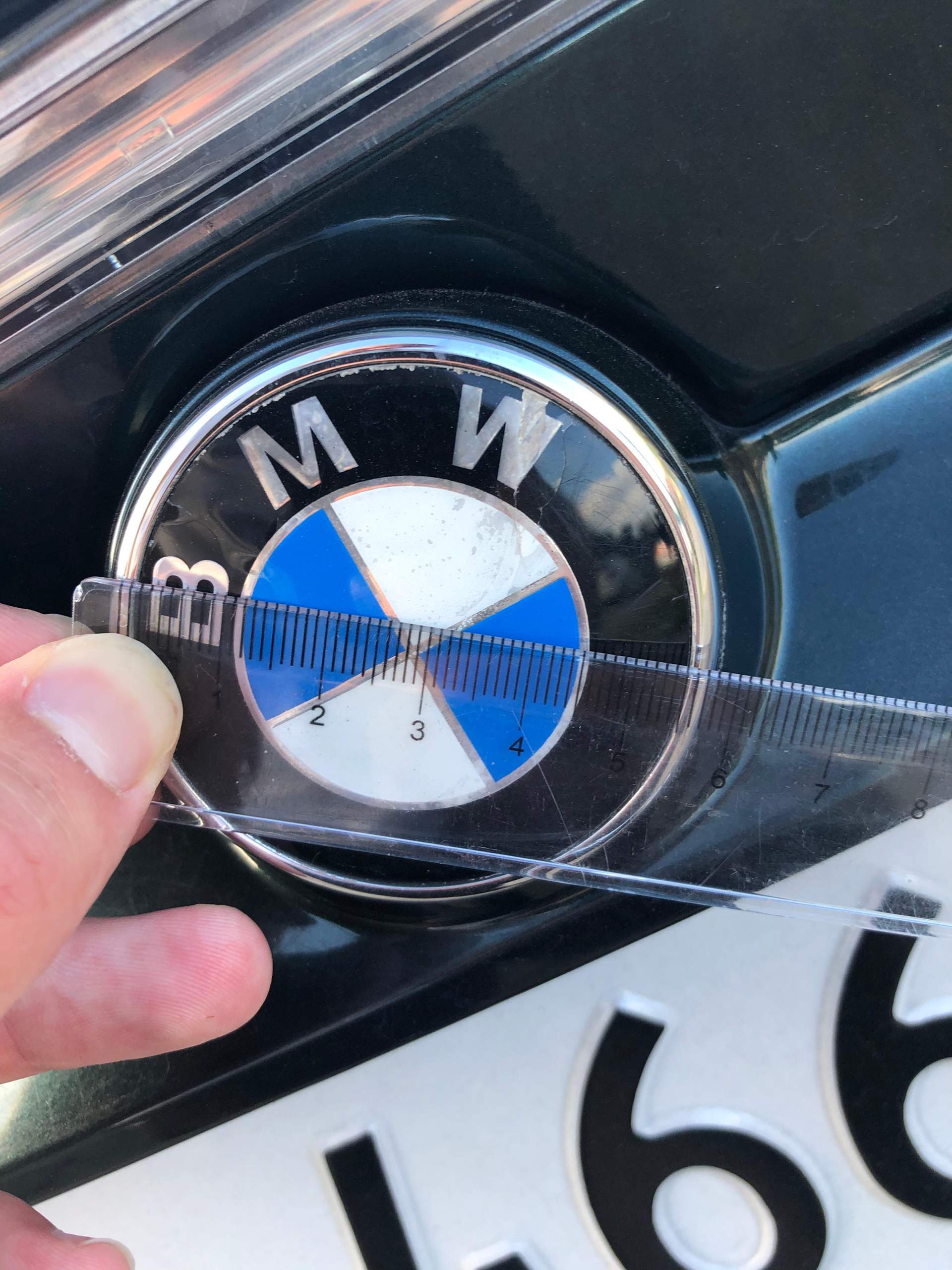 BMW Emblem komplett in Schwarz [ BMW-Talk Forum ]