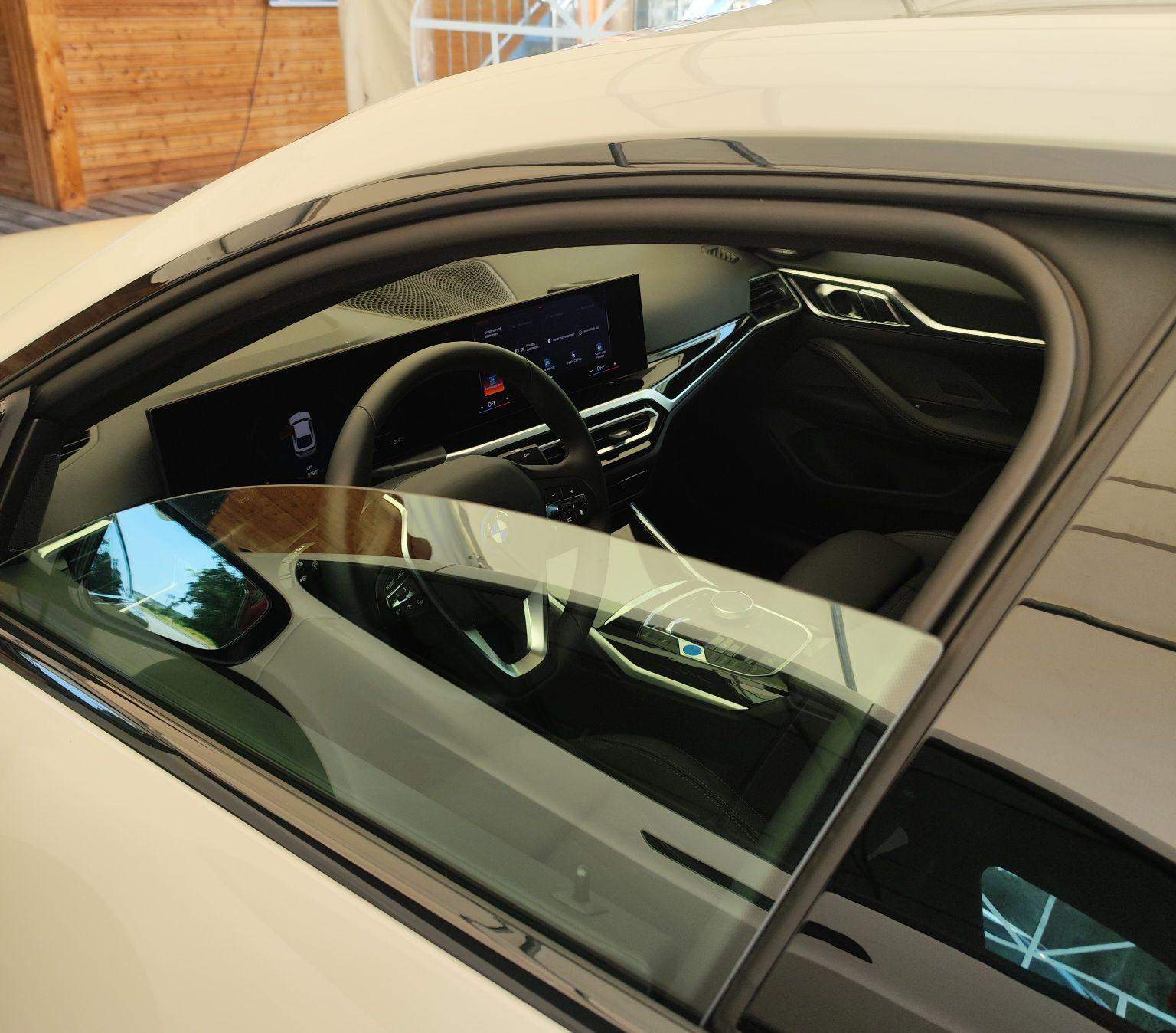 BMW Fenster öffnet weit beim Türoffnen?