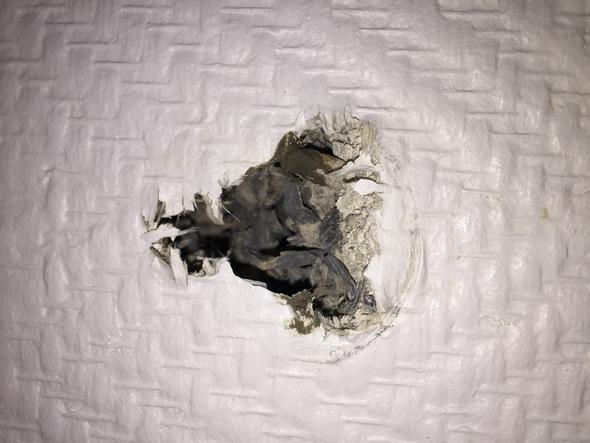 Bohrloch In Der Wand Verschliessen Handwerk Loch Putz