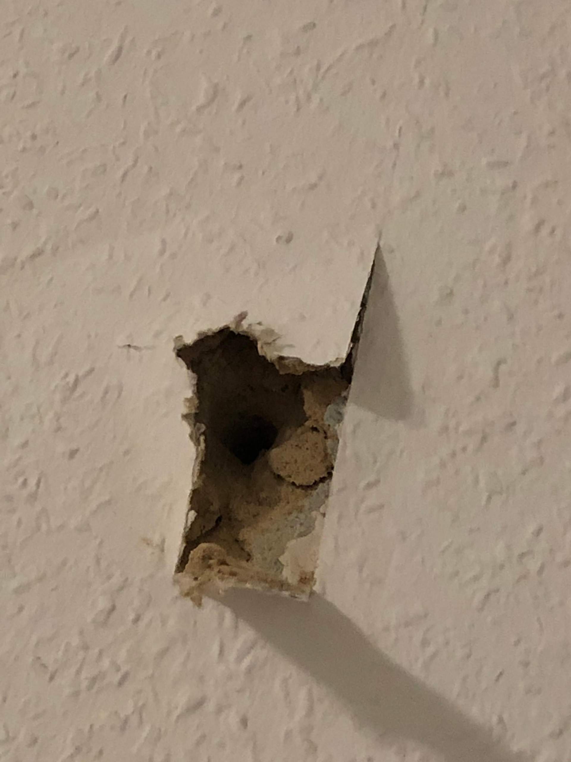 Bohrloch schließen/ dübelloch zu groß? (Küche, Wand, Schrank)