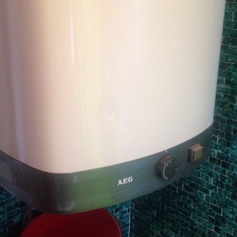 Boiler - (Badezimmer, Boiler, warmes Wasser)
