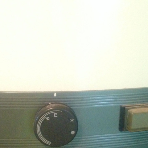 Boiler Im Bad Anschalten Badezimmer Warmes Wasser