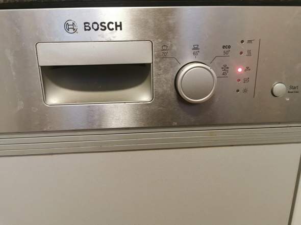 Bosch Geschirrspüler rotes blinken bei Wasserhahn?