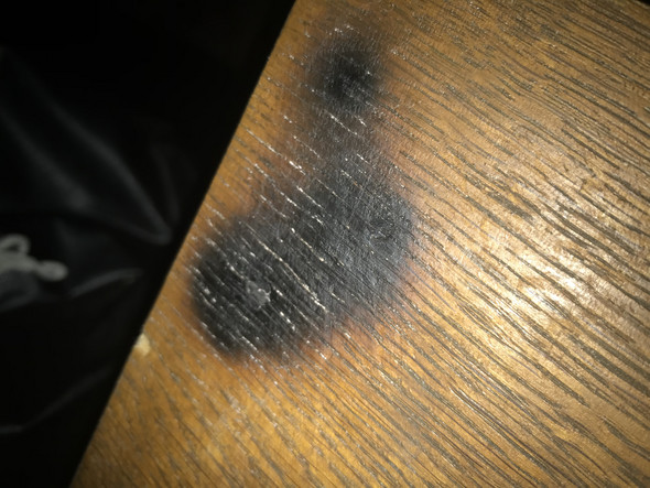 Brandfleck entfernen Holztisch?