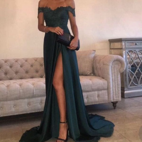 Brauche Das Kleid Fur Meinen Abiball Weiss Vllt Jmd Wo Man Das Herbekommen Konnte Mode Schulterfrei
