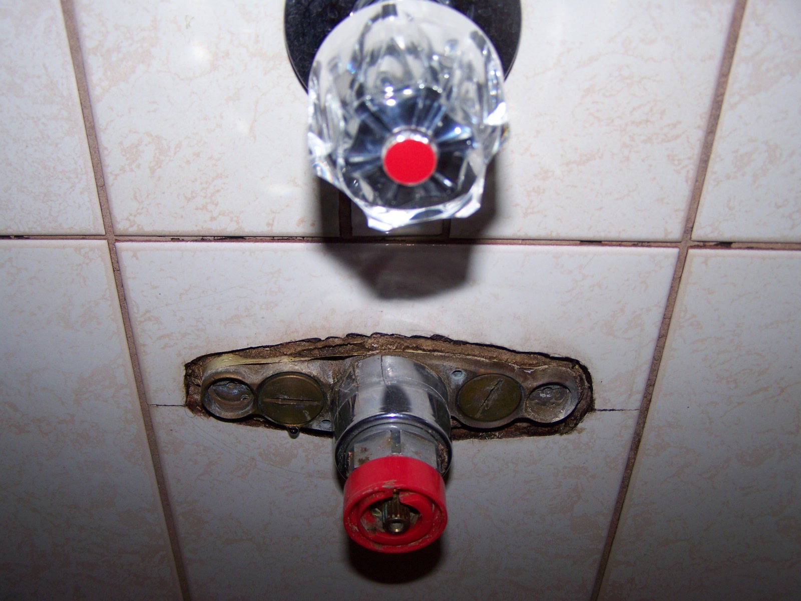 Brauche Fur Alte Thermomischbatterie Unterputz Aus Baujahr 1979 Neue Regeleinheit Wer Kennt Diese Armatur Und Weiss Naheres Daruber Fabrikat Type Etc Duschen Dusche