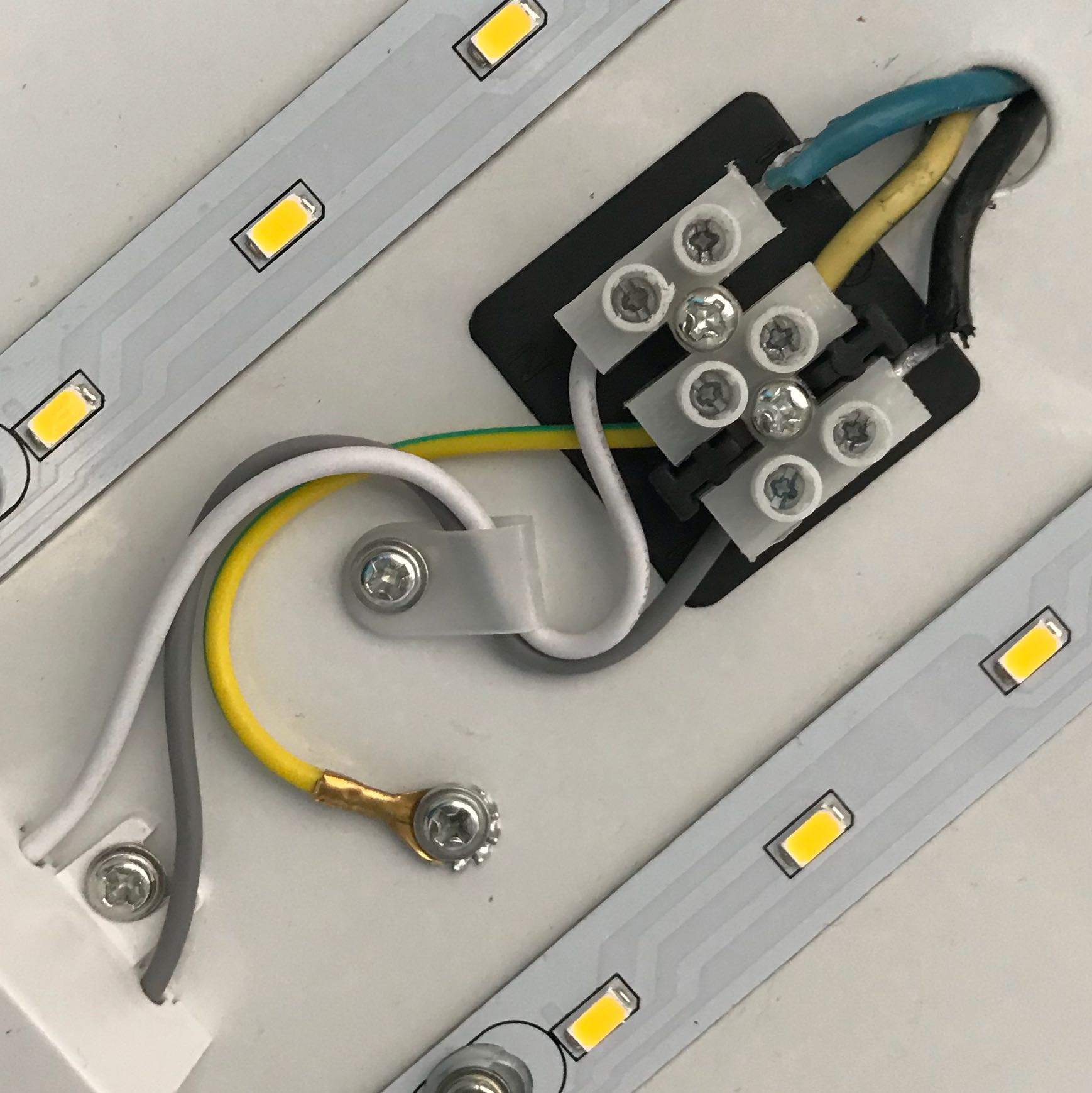 Brauche Hilfe beim anschließen einer Deckenleuchte? (Lampe, Elektriker)