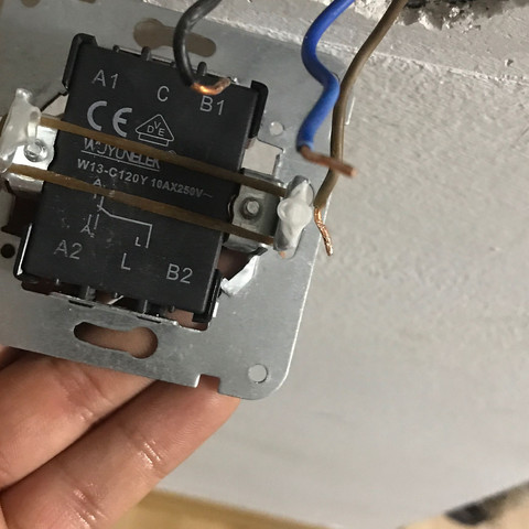 Brauche Hilfe zu richtigen Verdrahtung von 2 Lichtschaltern