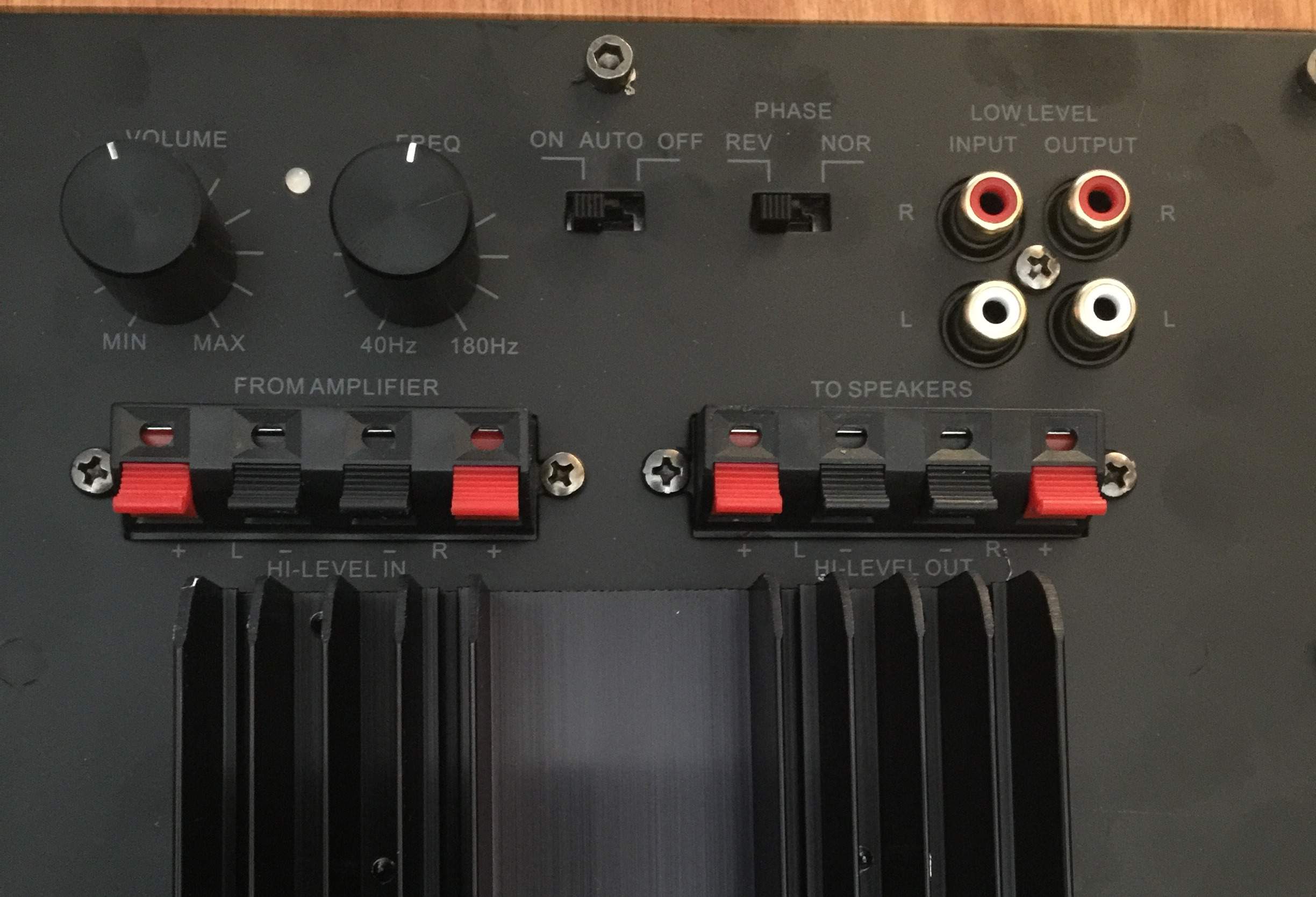 Braucht diese Subwoofer einen extra verstärker für passive boxen ...