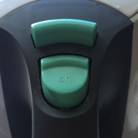 Kann man bei einem Braun Wasserkocher einen ausgeleierten "On"-Knopf reparieren?