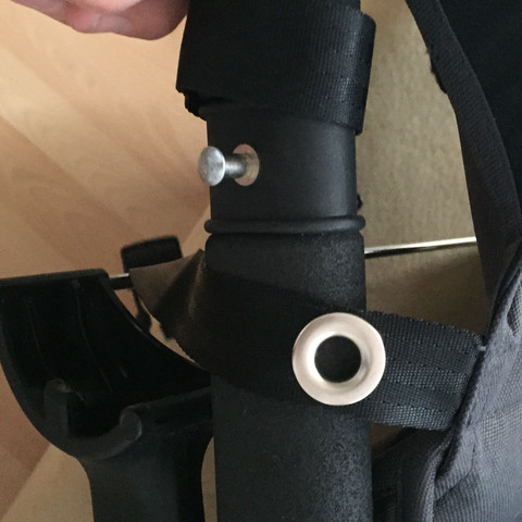 Hülsen können nicht befestigt werden selbst wenn der Sitz nicht drüber gestülpt - (Kinderwagen, Bugaboo, Sportsitz)