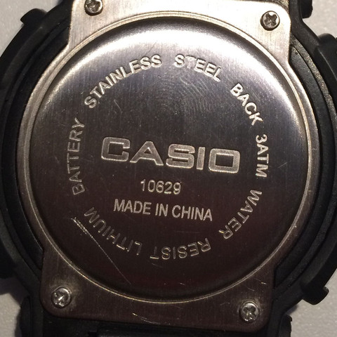 Uhrenrückseite mit möglicher Seriennummer, nicht fündig geworden  - (Uhr, Uhrzeit, Casio)