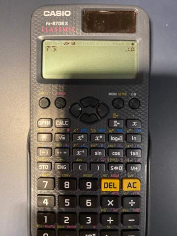 Casio Taschenrechner Modell fx-87DE X zeigt komische Zeichen. Wie kann ich ihn wieder fixen?