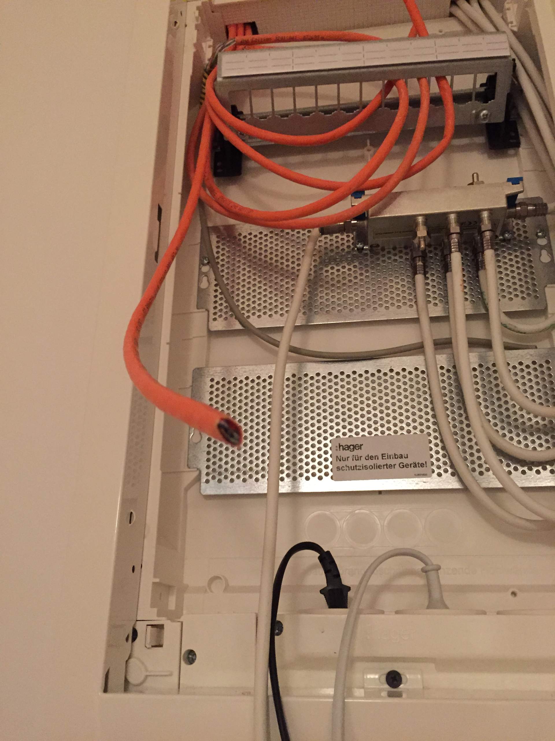 Cat7-Kabel verbinden mit Modem bzw. Router (Computer, Netzwerk, Multimedia)