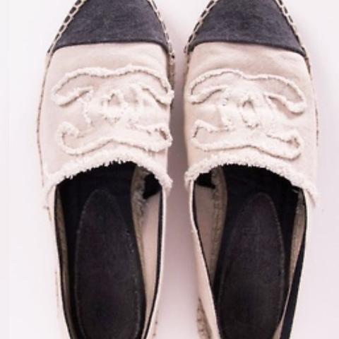 so sehen sie aus, gibt's auch in vielen anderen Farben:) - (Schuhe, Chanel, willhaben)