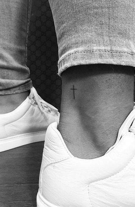 Christliches Tattoo am fuß? (Religion, Christentum, Füße)