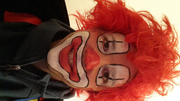 Clowngesicht Schminken Als Dummer August Sieht Der So Aus