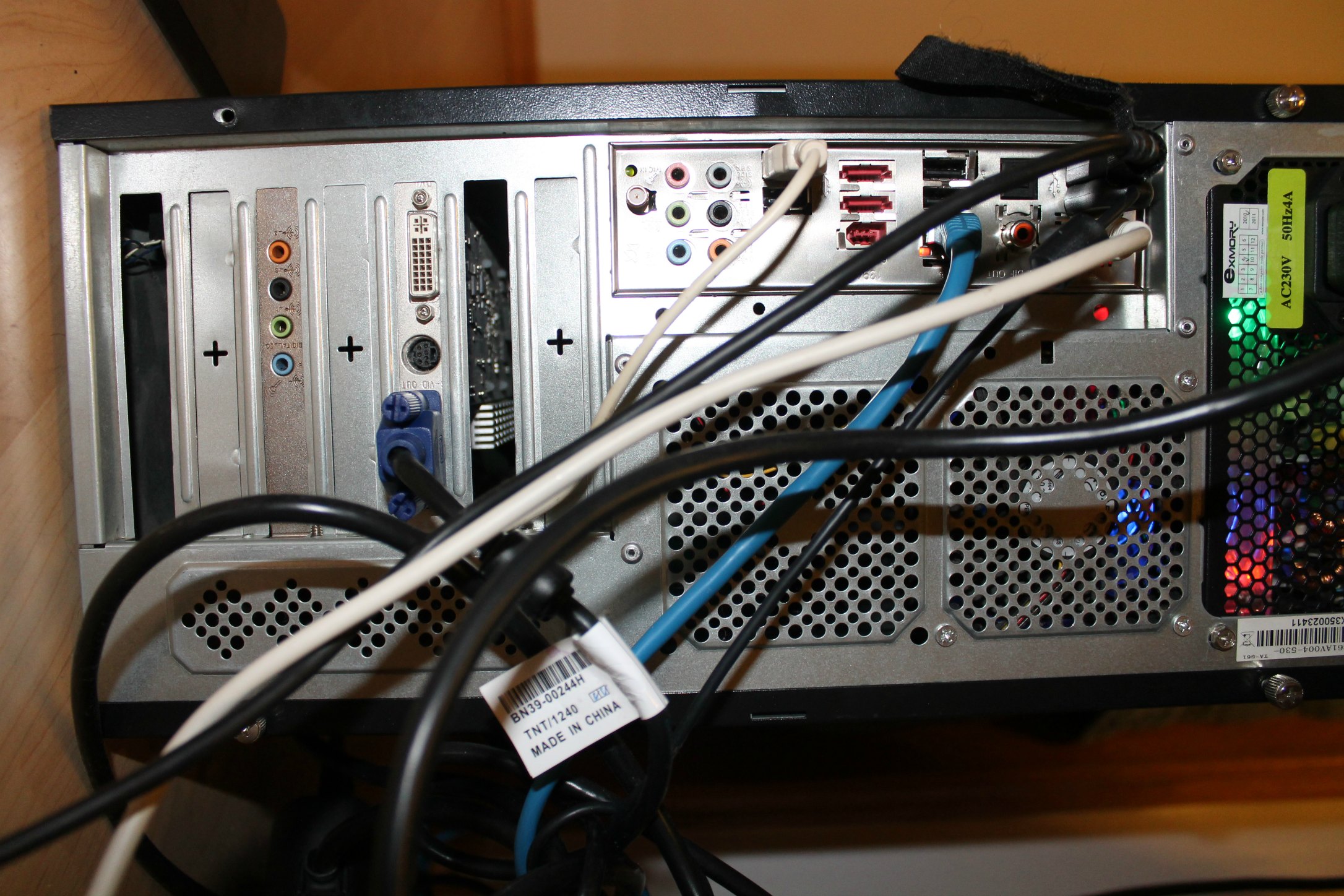 Knieschmerzen kreuzbandriss meniskus schmerzen verstauchung knie unfall kniekehle kniescheibe symptome anwinkeln gutefrage Computer - Wo das Mikrofon anschließen? (PC, Skype)