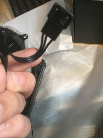 Ein Kabelst(?) ist frei für ein Pinkabel - (PC, Hardware, wasserkühlung)