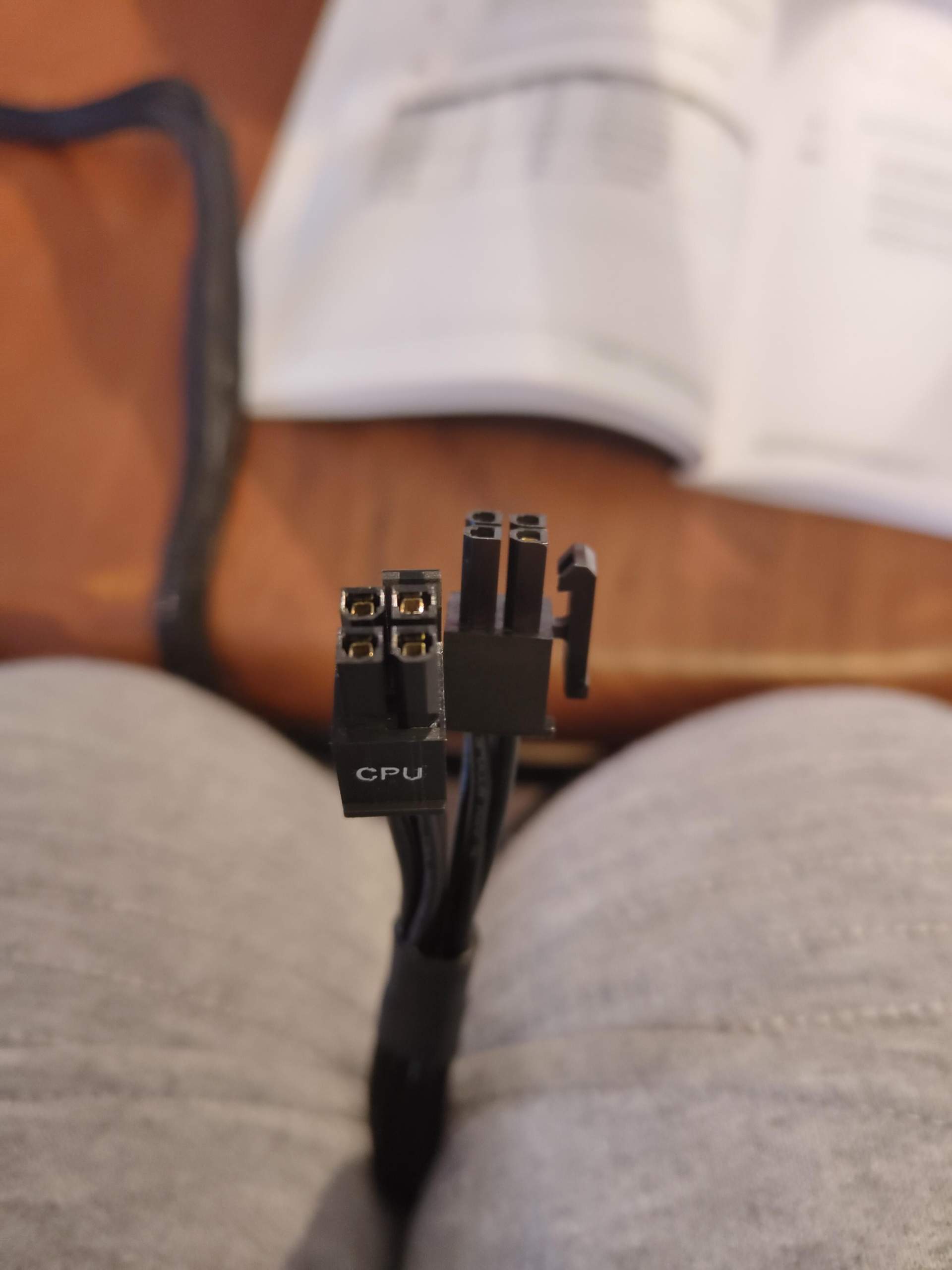 CPU auf Mainboard anschließen? (Computer, Gaming PC, Intel)