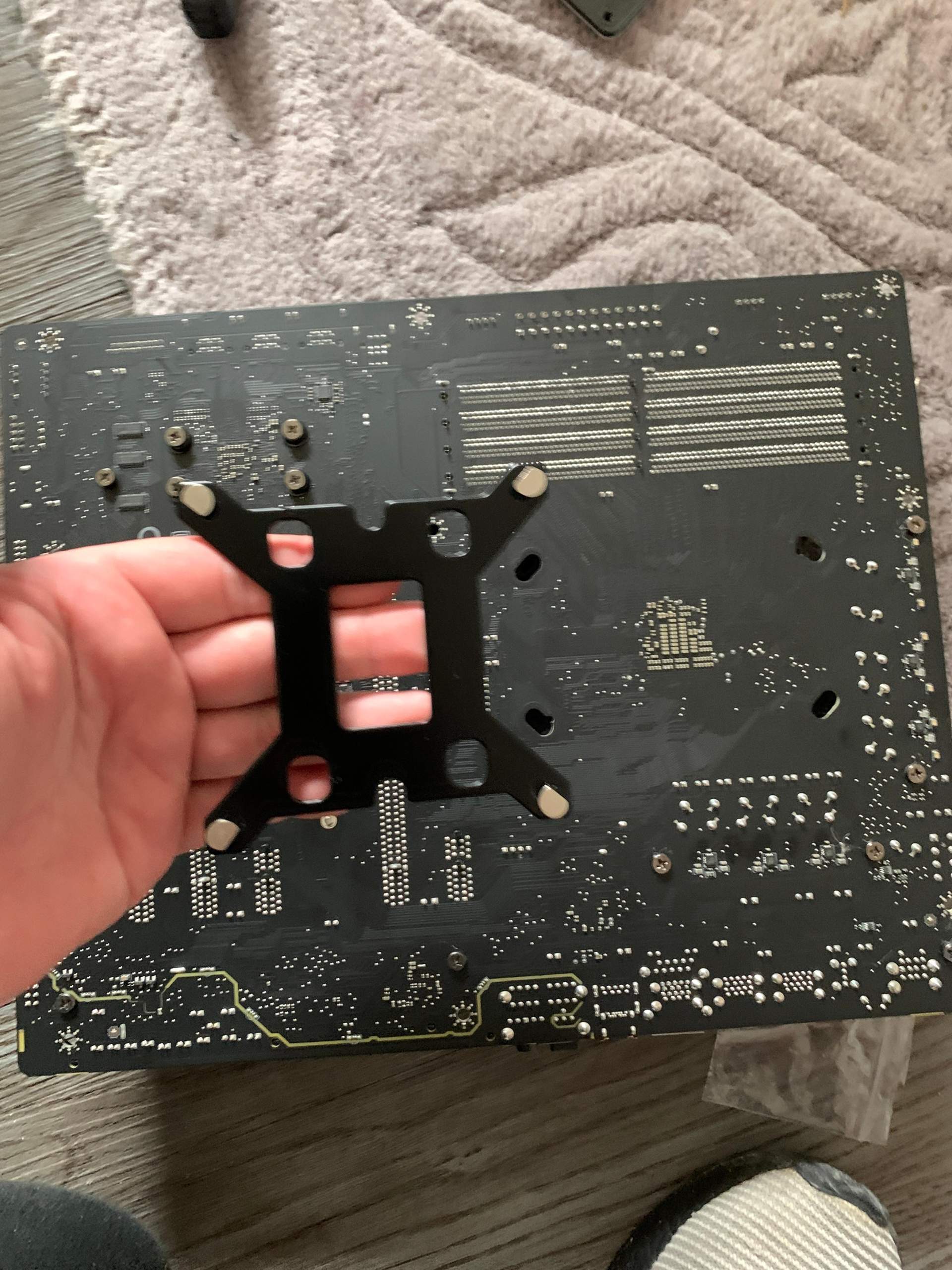 CPU Kühler passt nicht drauf? (Gaming PC, Prozessor, Mainboard)
