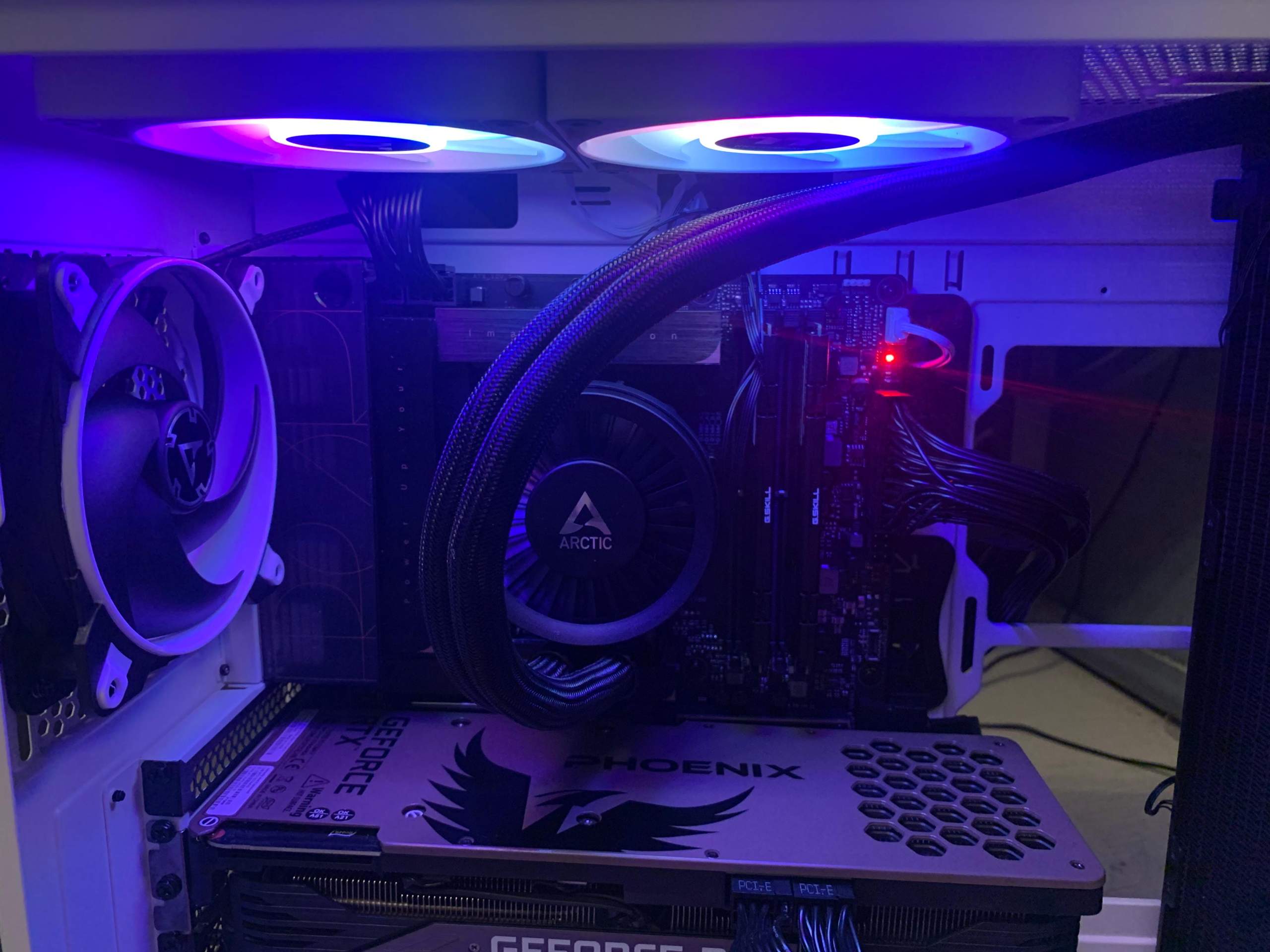 CPU rote LED leuchtet auf, System restartet im Loop? PC, PCProblem)
