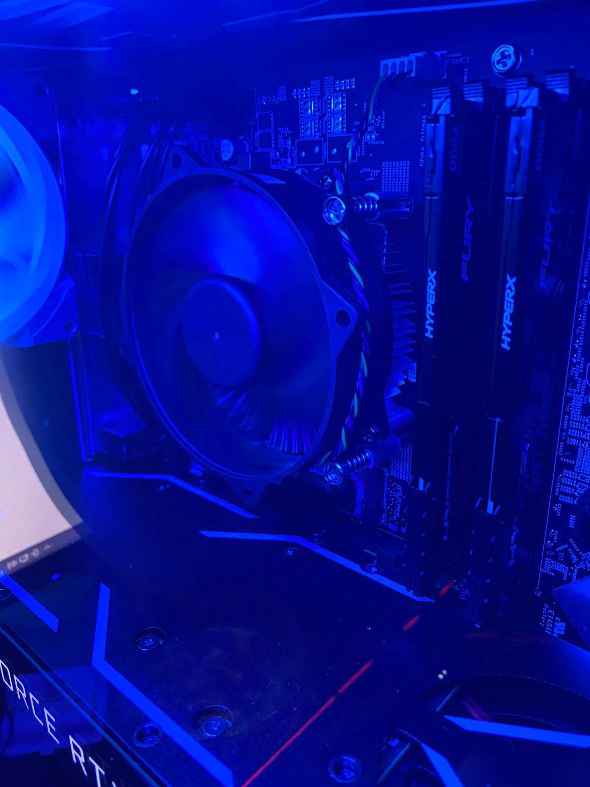 CPU wird 100 Grad Heiß? Technik, Spiele und Gaming)