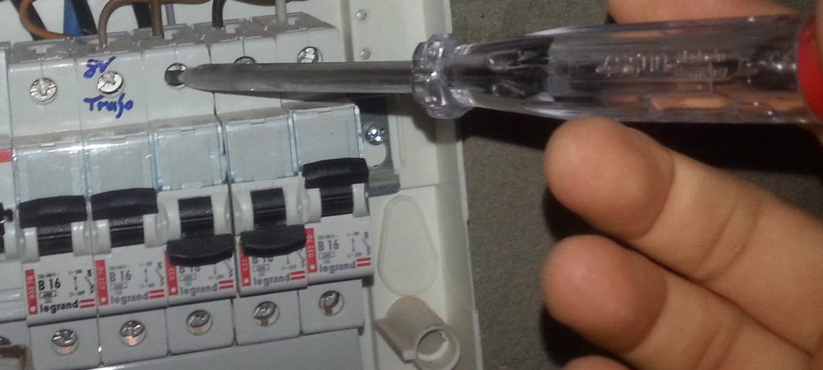 Darf das sein Sicherungen Elektronik Strom (s. Bilder) (Elektro, Sicherung)