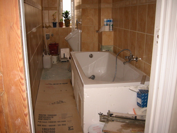 Badausbau 2013 - (Mietwohnung, Wasserschaden, Badewanne)