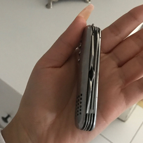 Ein Taschenmesser - (Urlaub, Flugzeug, fliegen)