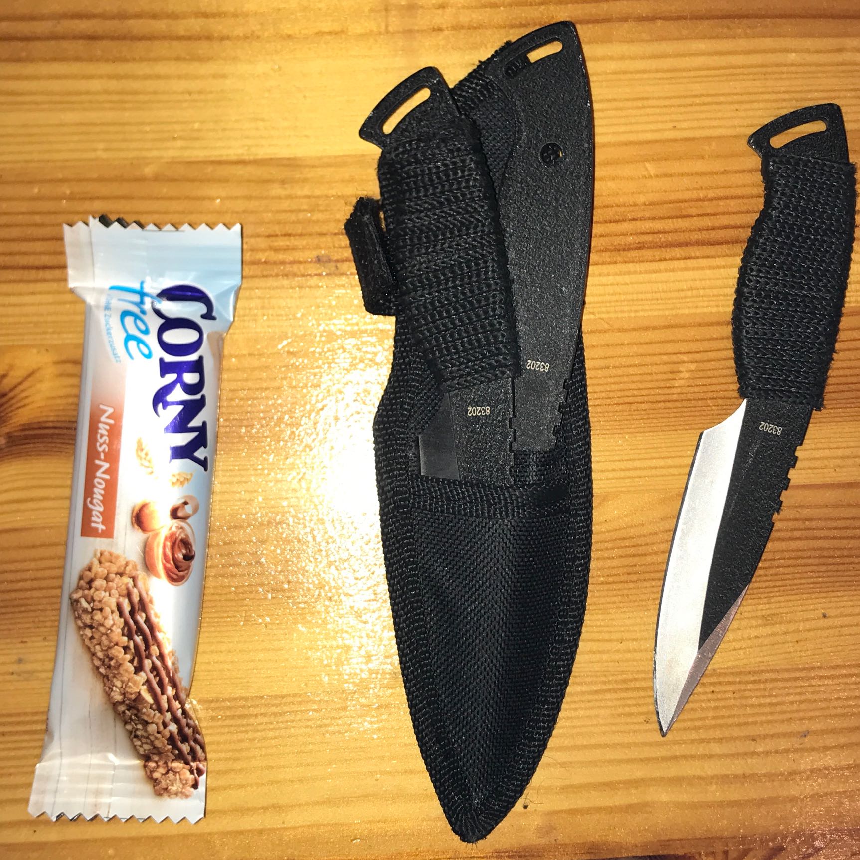Darf ich diese 3 Messer am Gürtel führen? (Gesetz, Waffenrecht) Darf ich diese 3 Messer am Gürtel führen? (Gesetz, Waffenrecht)