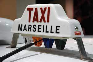 Darf ich ein französisches Taxischild auf meinem Auto montieren